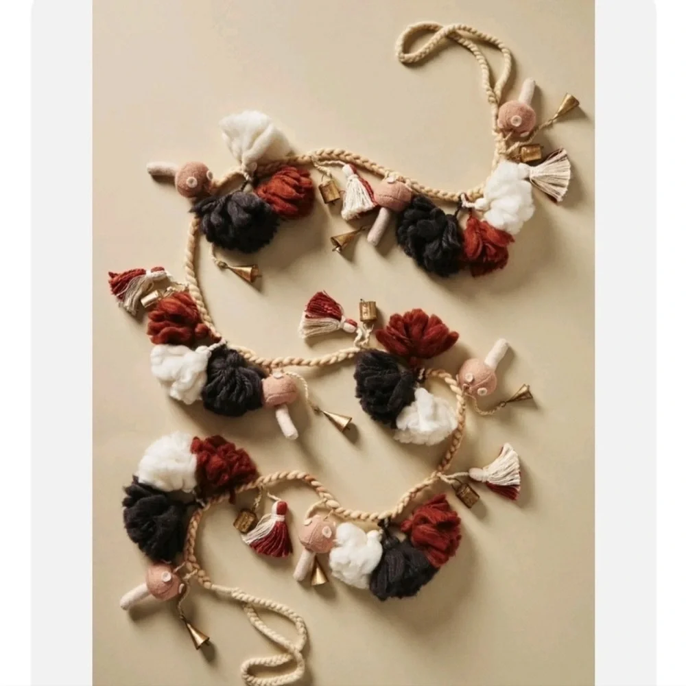 New🌟 Anthropologie Brenn Murano Wool Garland